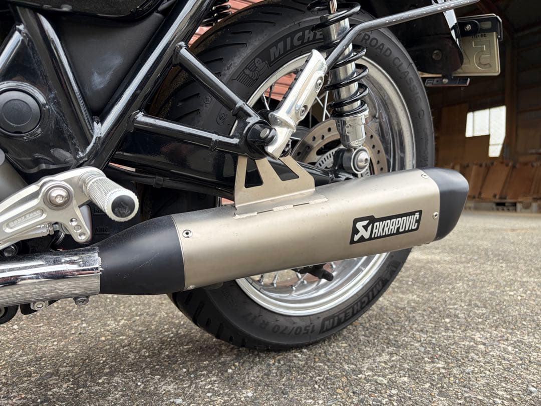 triumph Akrapovic チタンスリップオンマフラー