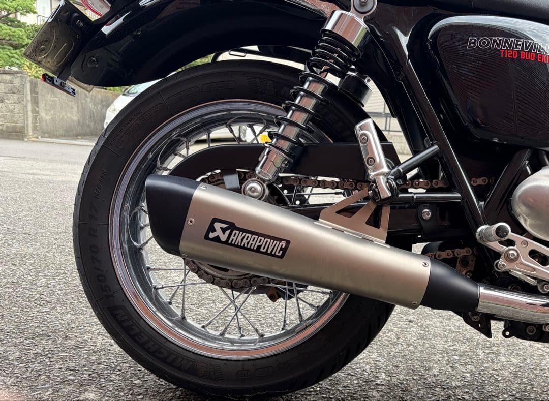 triumph Akrapovic チタンスリップオンマフラー