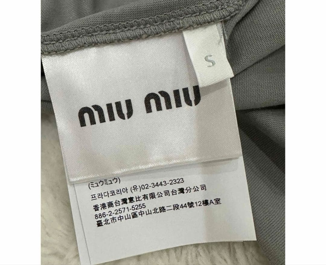 金子綾さん愛用　ミュウミュウ　ロンT