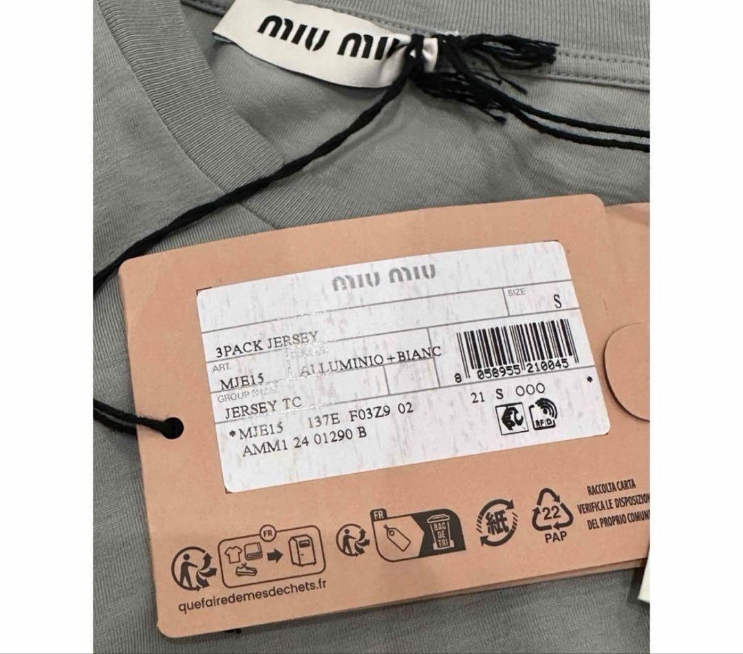 金子綾さん愛用　ミュウミュウ　ロンT