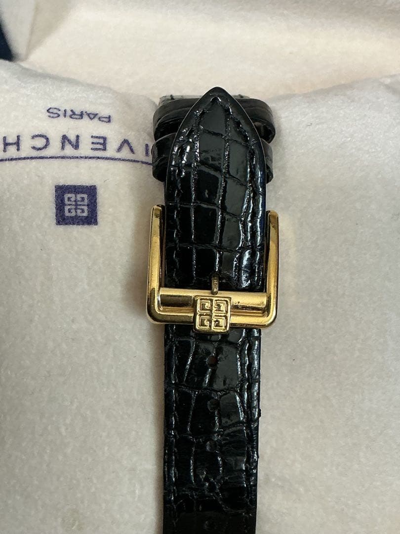 s*M様 未使用！本物保証 K18/750刻印有り！ダイヤ11P GIVENCH