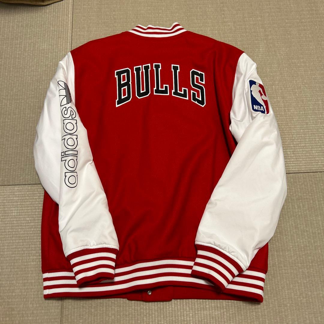 k*N様 アディダス　スタジャン　赤白BULLS NBAナイロン
