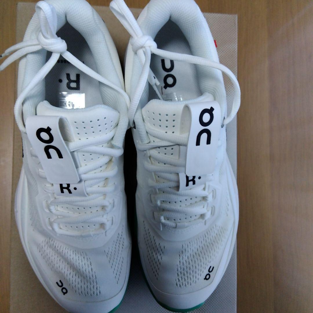 新品On ロジャープロ ホワイト/グリーン２７センチ