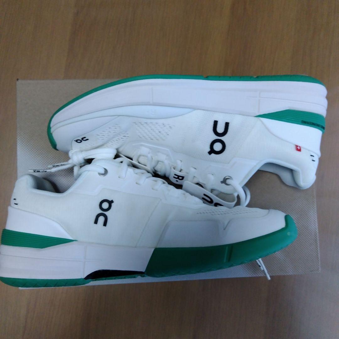新品On ロジャープロ ホワイト/グリーン２７センチ