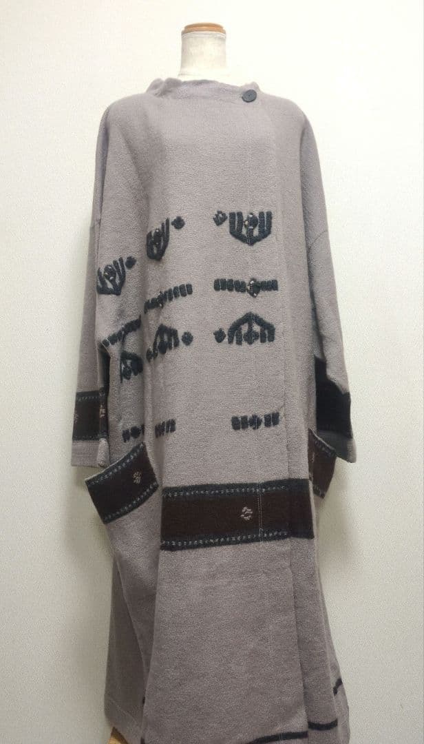 萌 MOYURU センソユニコ ウール ロングコート ポンチョ 刺繍 ゆったり