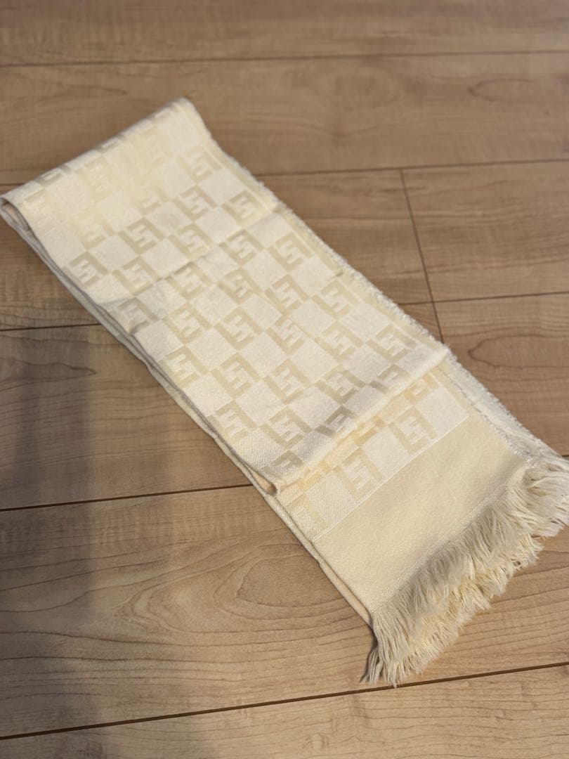 FFロゴ マフラー クリーム色