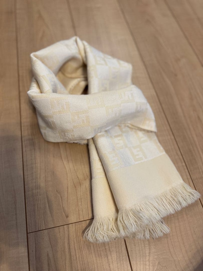 FFロゴ マフラー クリーム色