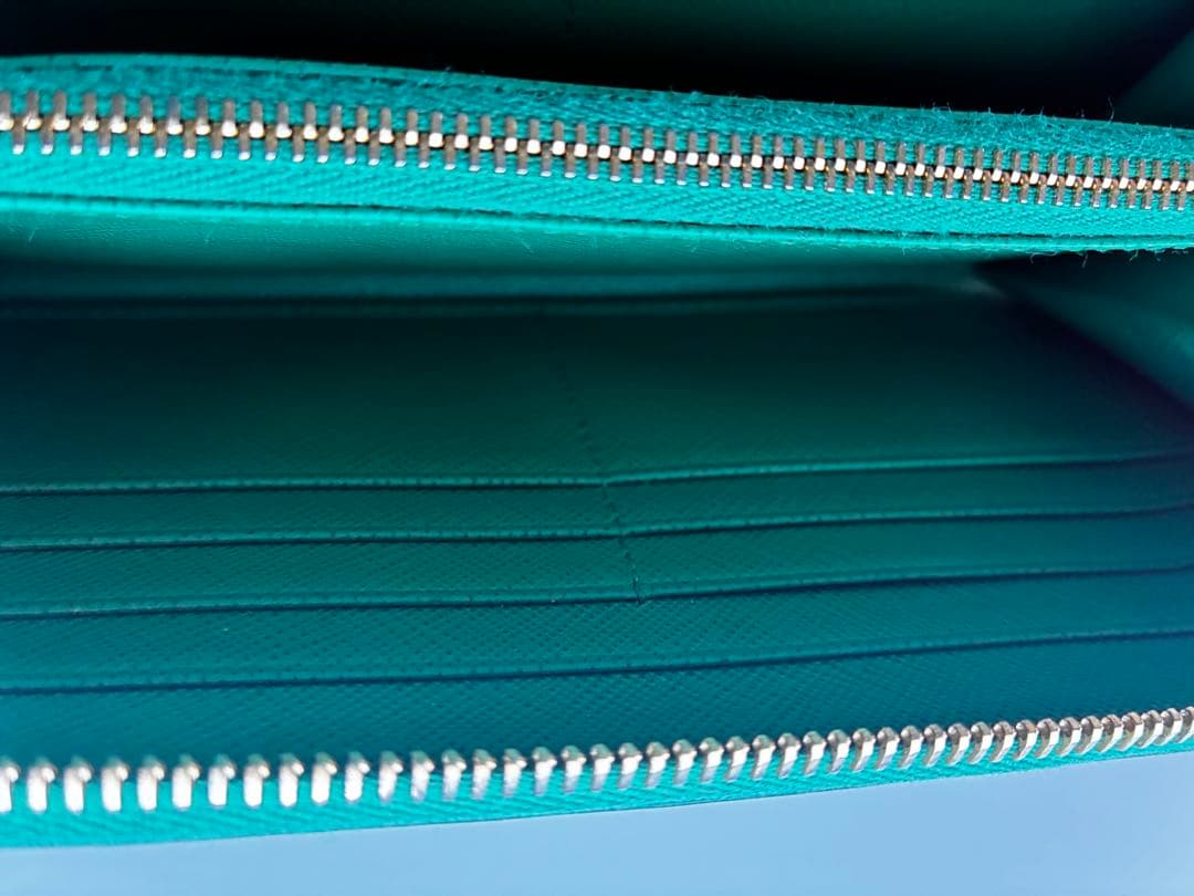 PRADA グリーン レザー 長財布