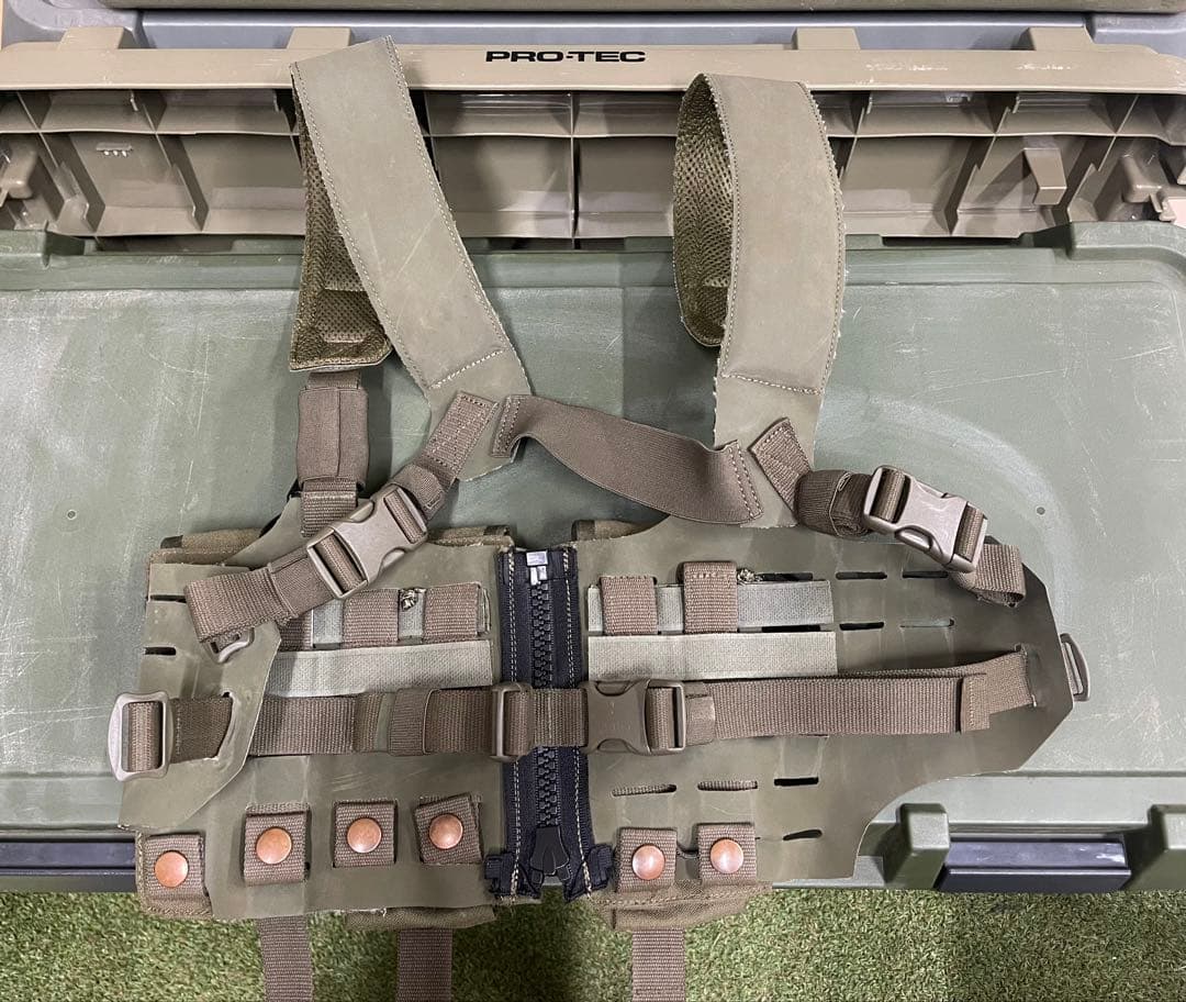 タスマニアンタイガー製　実物LP7686チェストリグ