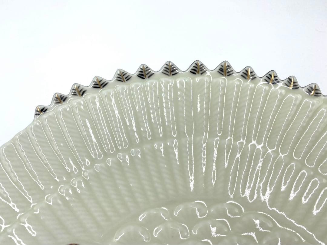 【☆希少なお品☆】【新品】有田焼伯父山窯　錦アイボリー釉鶴形盛皿　25cm縁起物