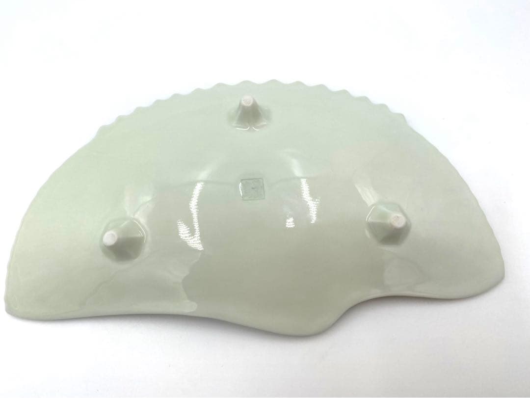 【☆希少なお品☆】【新品】有田焼伯父山窯　錦アイボリー釉鶴形盛皿　25cm縁起物