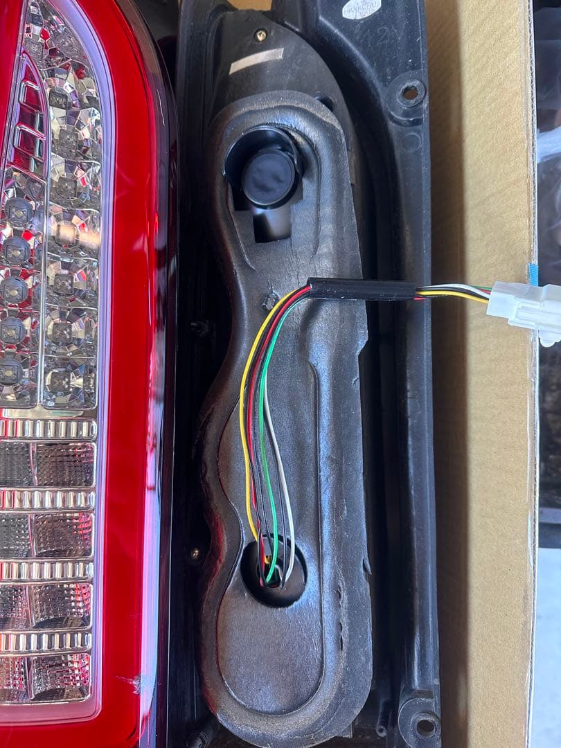 ハイエース200系　テールランプ