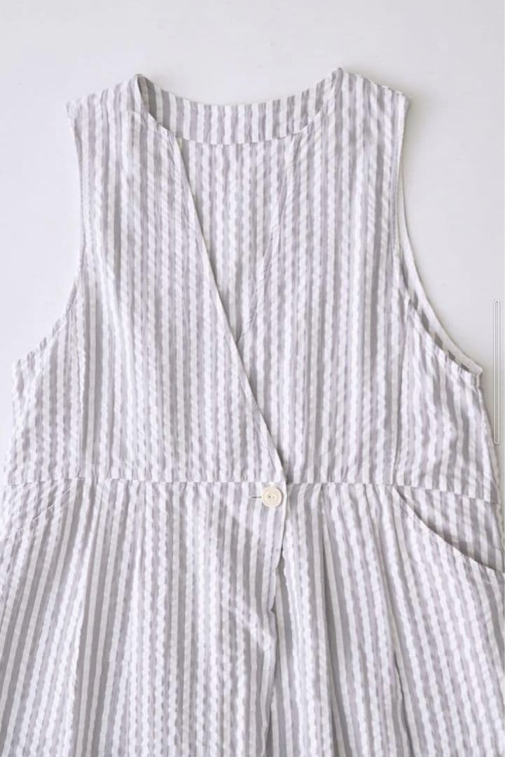 ネストローブ 〝 It's ME 〟サッカーストライプサロペット　グレー