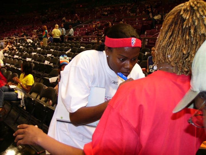 WNBA Sheryl Swoopes HOF サイン入り雑誌