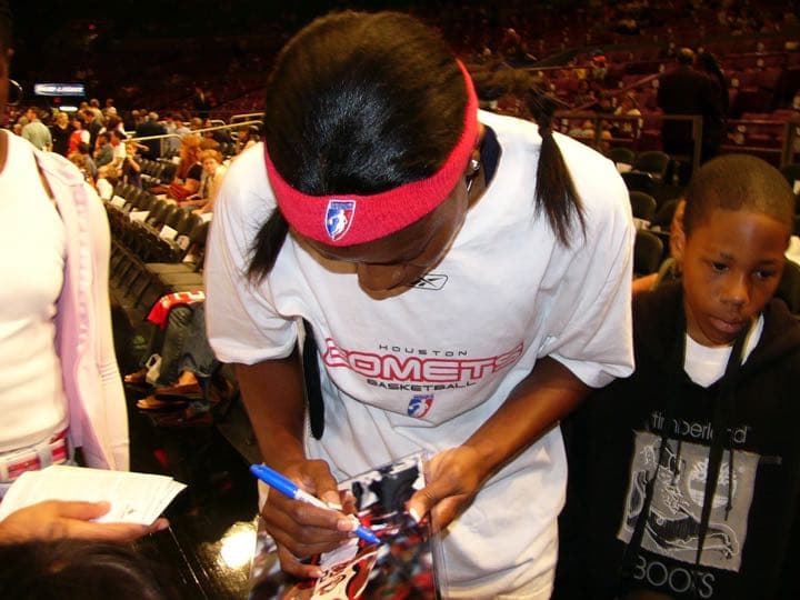 WNBA Sheryl Swoopes HOF サイン入り雑誌