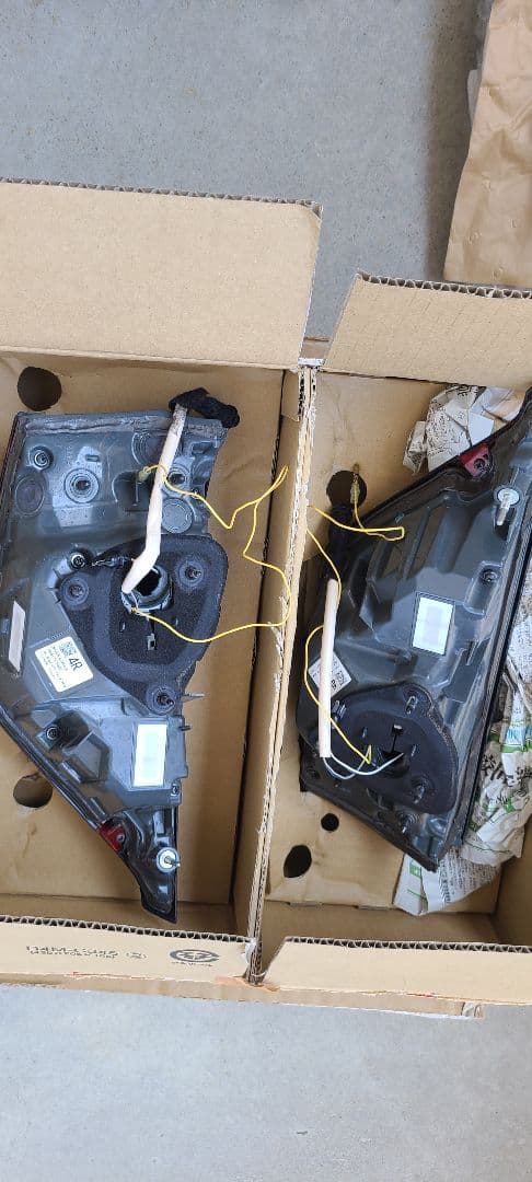 ど*ん様 年明け限定値下げ　 HARRIER　ハリアー 純正テールランプ加工品