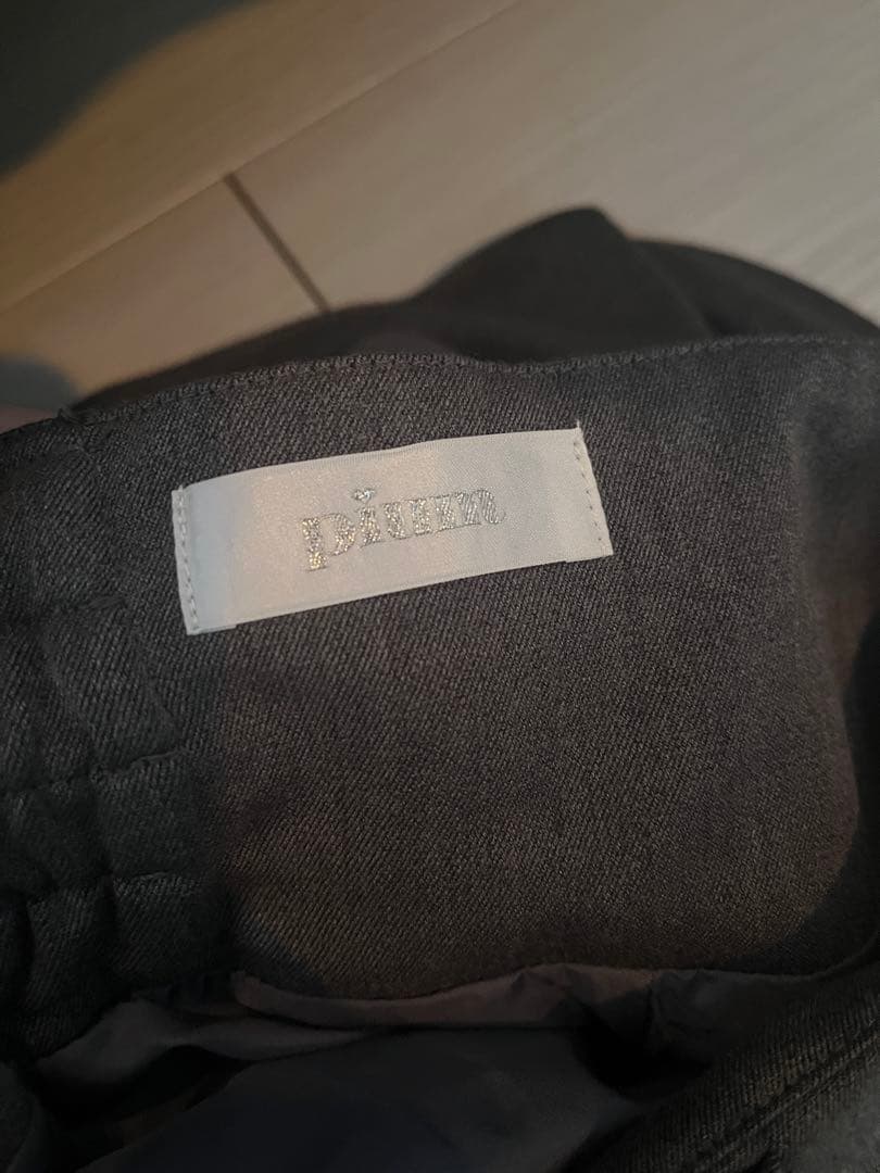 pium ぴうむ ピウム クロスベルトティアードミニスカート チャコール