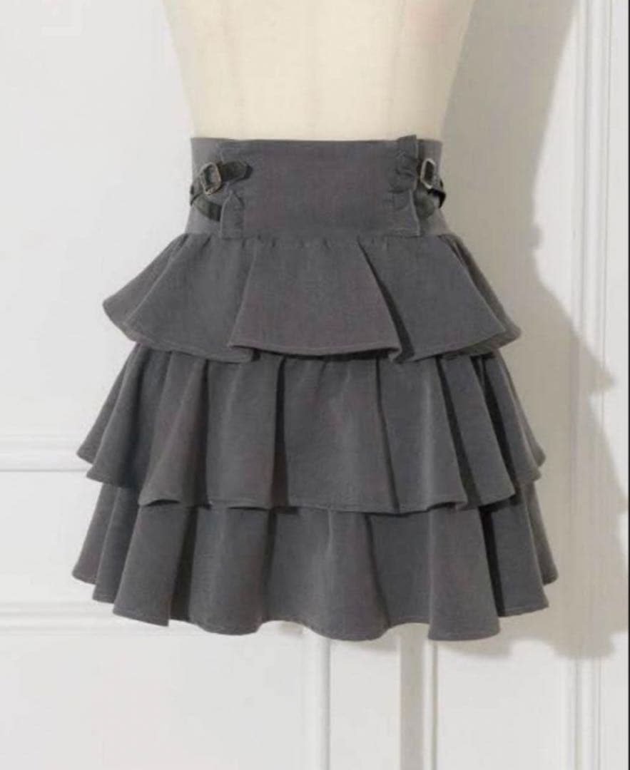 pium ぴうむ ピウム クロスベルトティアードミニスカート チャコール