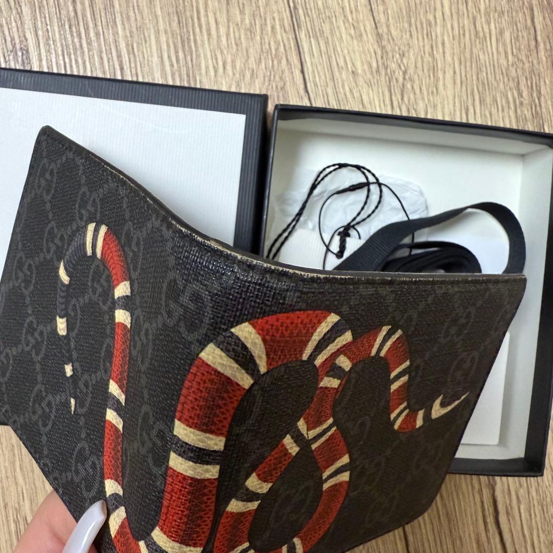 GUCCI スネーク柄 2つ折り財布