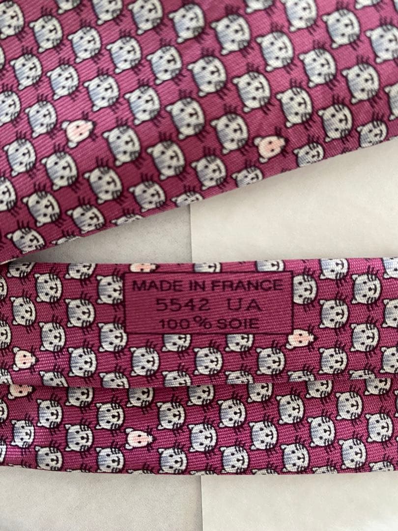 エルメス ワインレッド 100%シルク ネクタイ(ネコ柄)