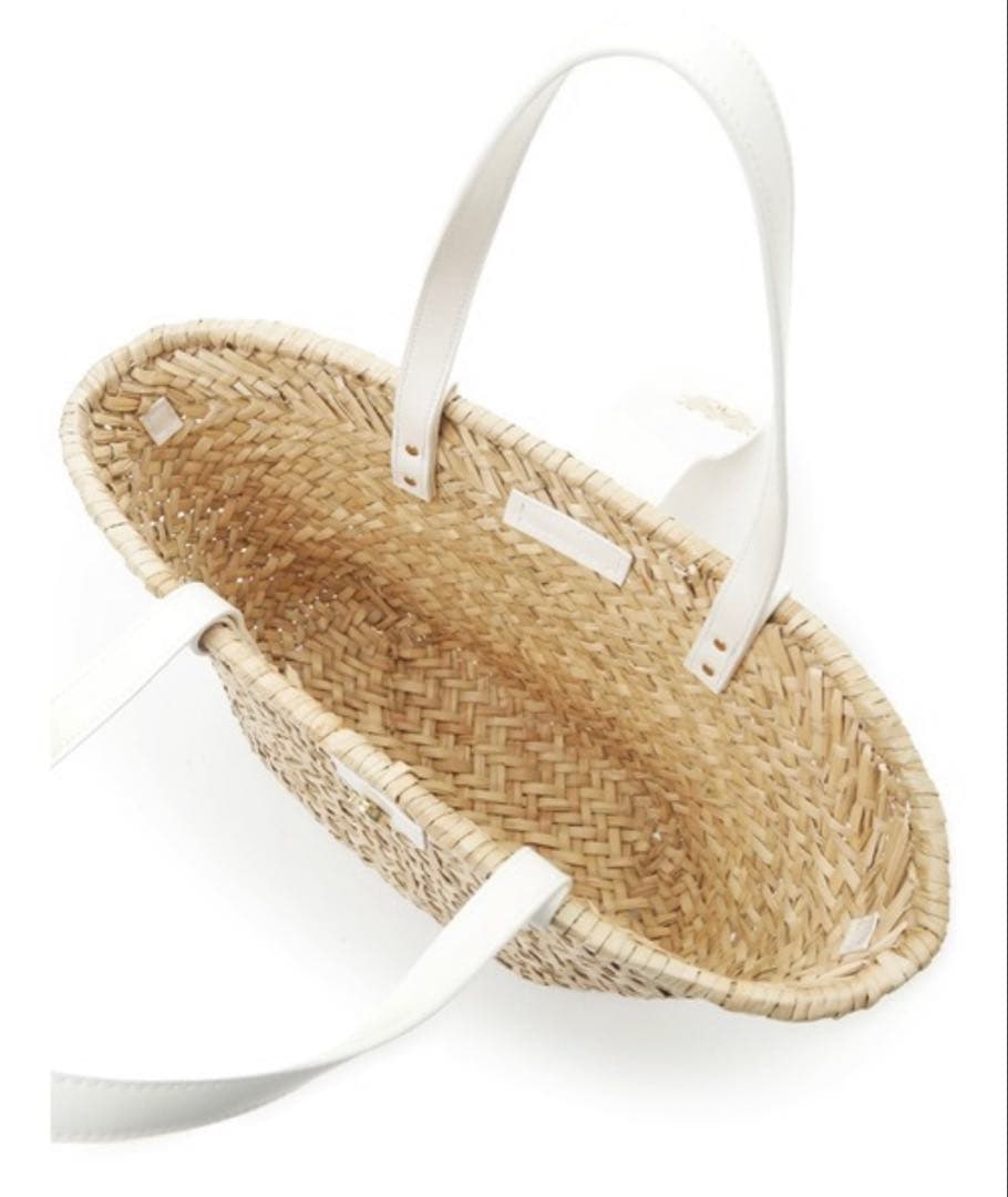 フリル付きベージュストローかごバッグ