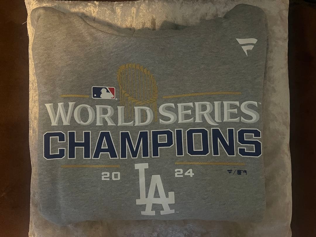 大谷翔平　ドジャース　ワールドシリーズ優勝記念パーカー　受注生産　限定品　M