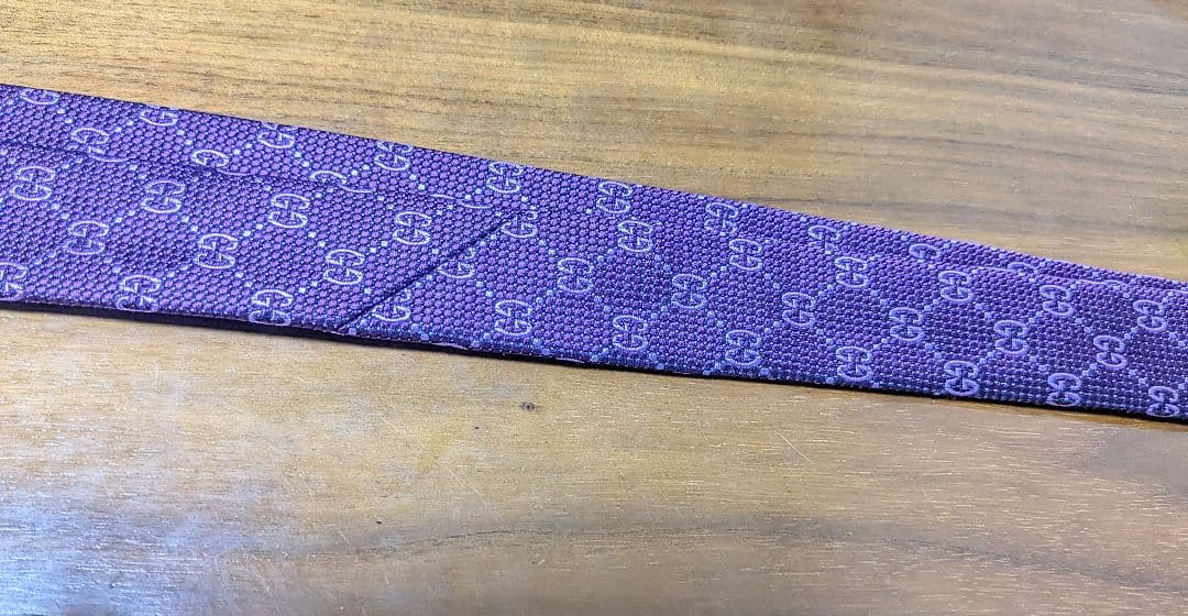 GUCCI 紫色 シルク ネクタイ GGパターン クリーニング済み　(AY)