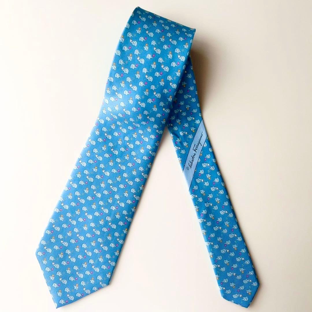 【未使用】フェラガモ シルクネクタイ 小象モチーフゾウ柄総柄 ライトブルー