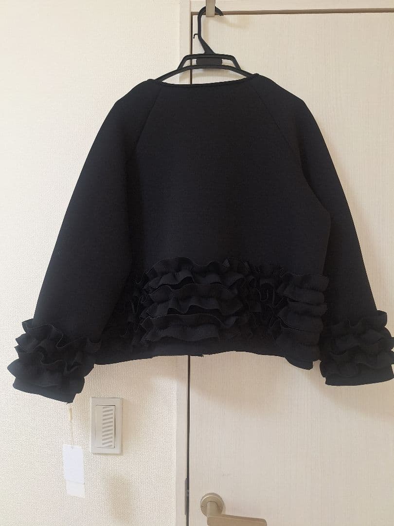 Frene フリル付きノーカラージャケット ブラック