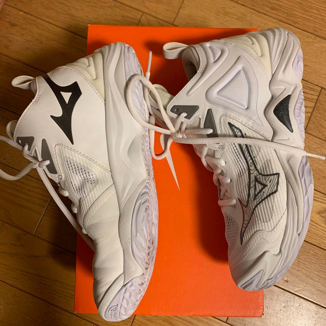 ★美品★お値下げ可能！ミズノ バレーシューズ24㎝ ウェーブモーメンタム3