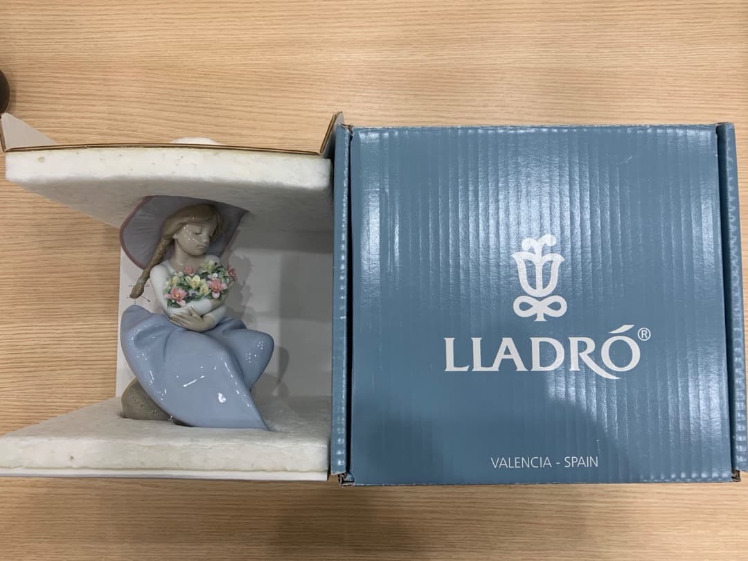 【極美品】リヤドロ　花の香りにつつまれて　置物 人形