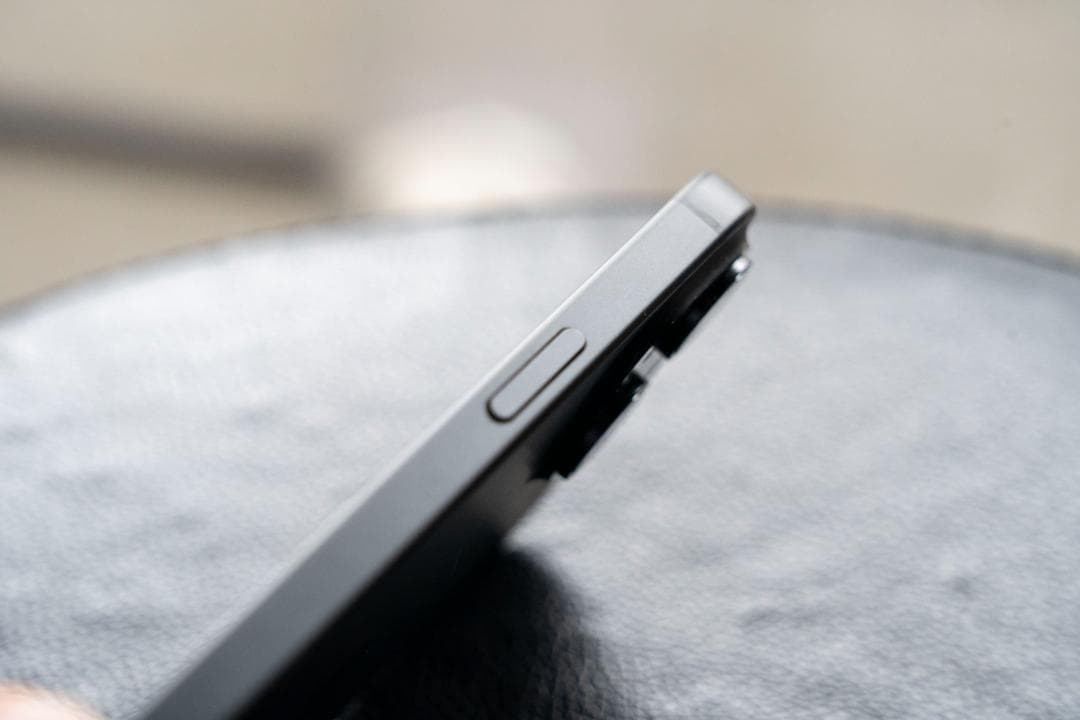 iPhone 15 128GB 黒 美品 SIMフリー バッテリー99％