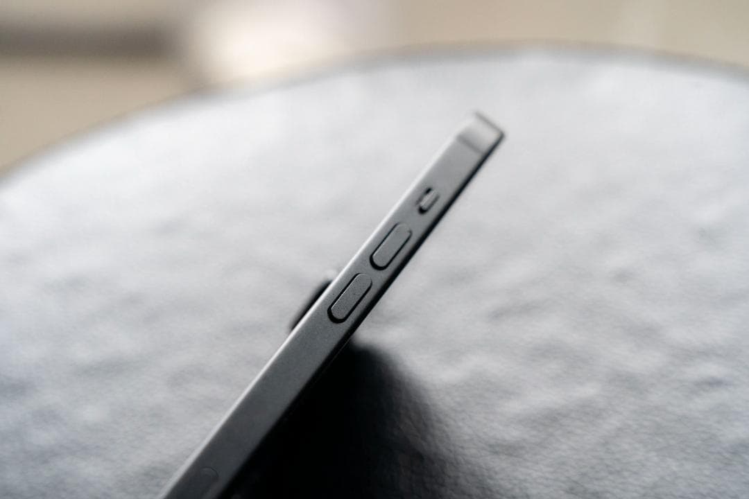 iPhone 15 128GB 黒 美品 SIMフリー バッテリー99％