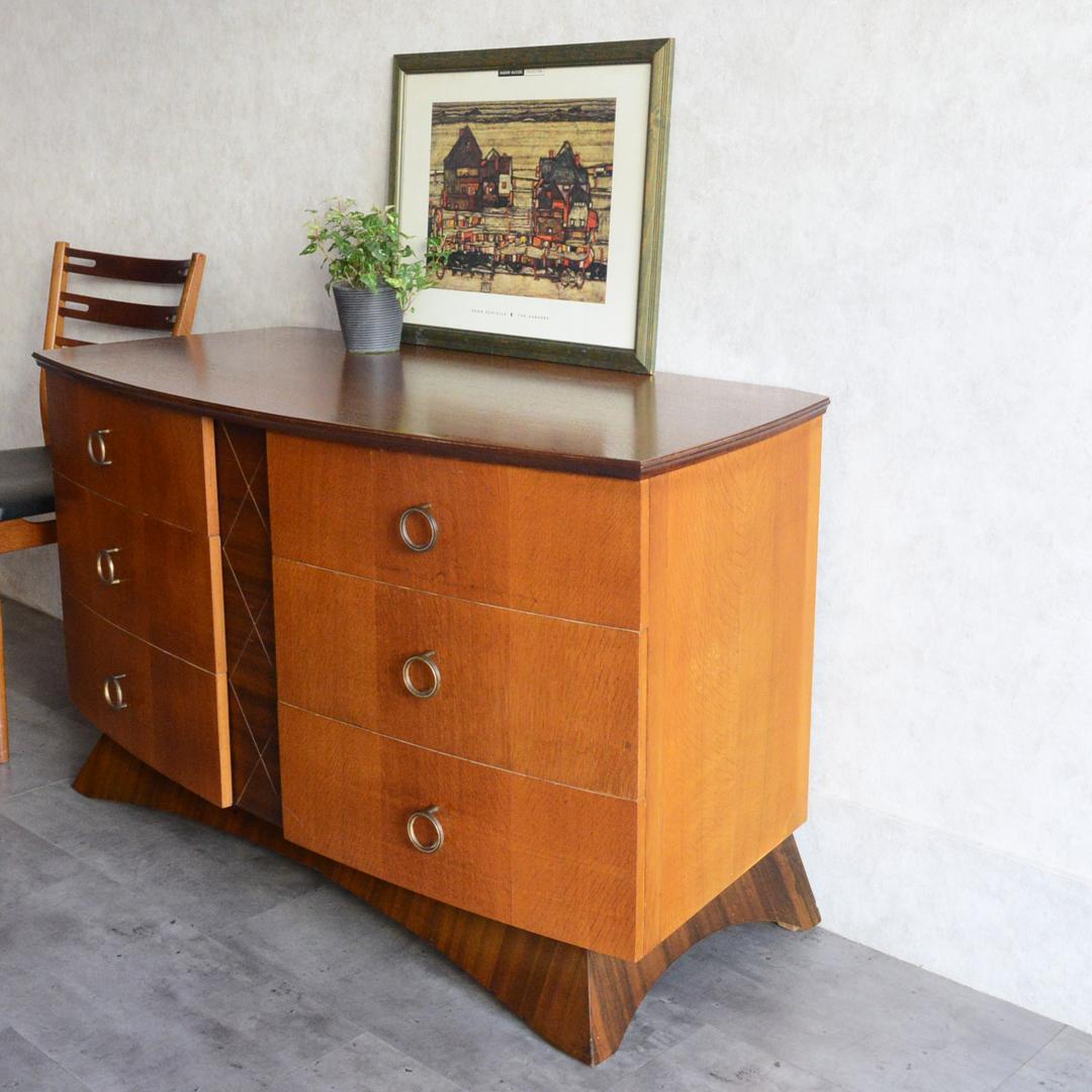 ねこ　イギリスヴィンテージ チェスト ショートサイドボード リビングボード