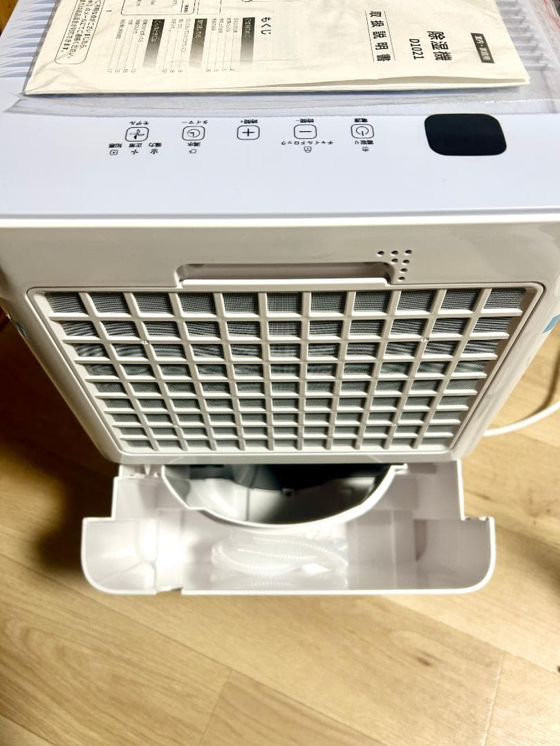 【美品】除湿機 除湿器　ホワイト 12L/日 木造15畳・鉄筋30畳