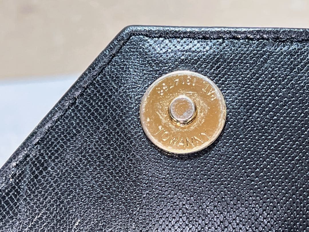 イヴ・サンローランのブラックレザークラッチバッグ