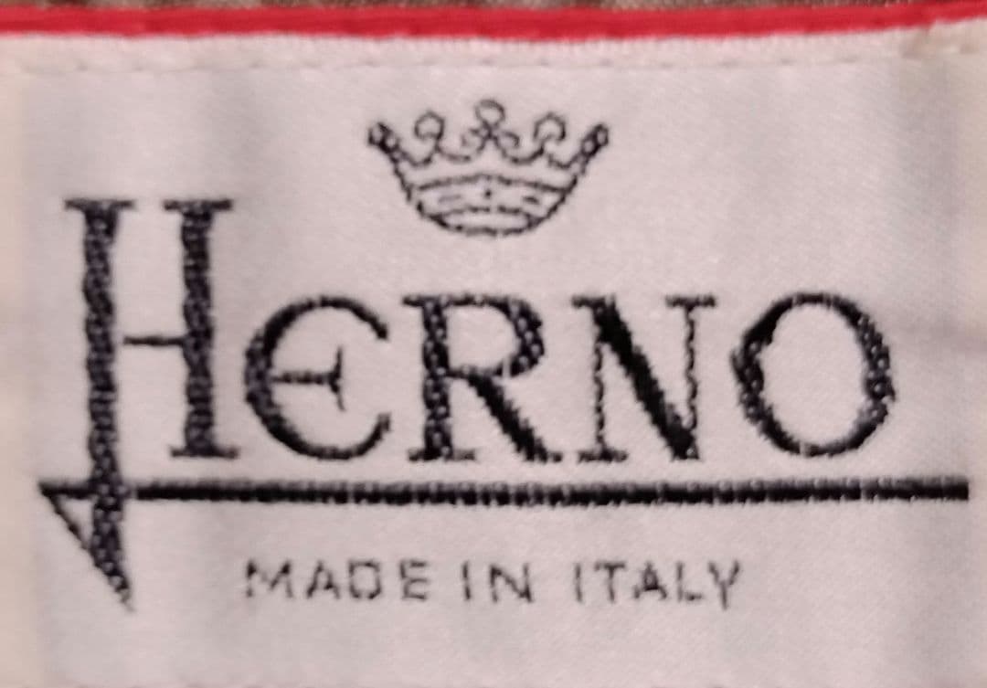 Samさん■ヘルノ★定価20万円程度★綺麗★高級ロングコート