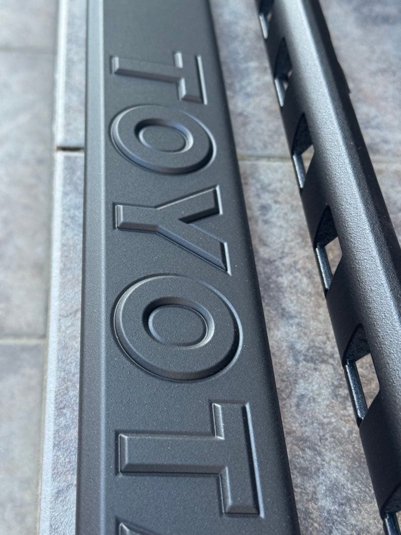 ランドクルーザー250 グリル　ラプターライナー塗装