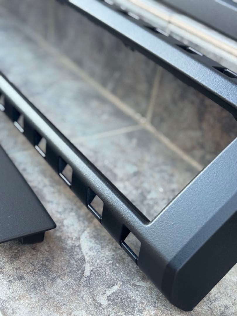 ランドクルーザー250 グリル　ラプターライナー塗装