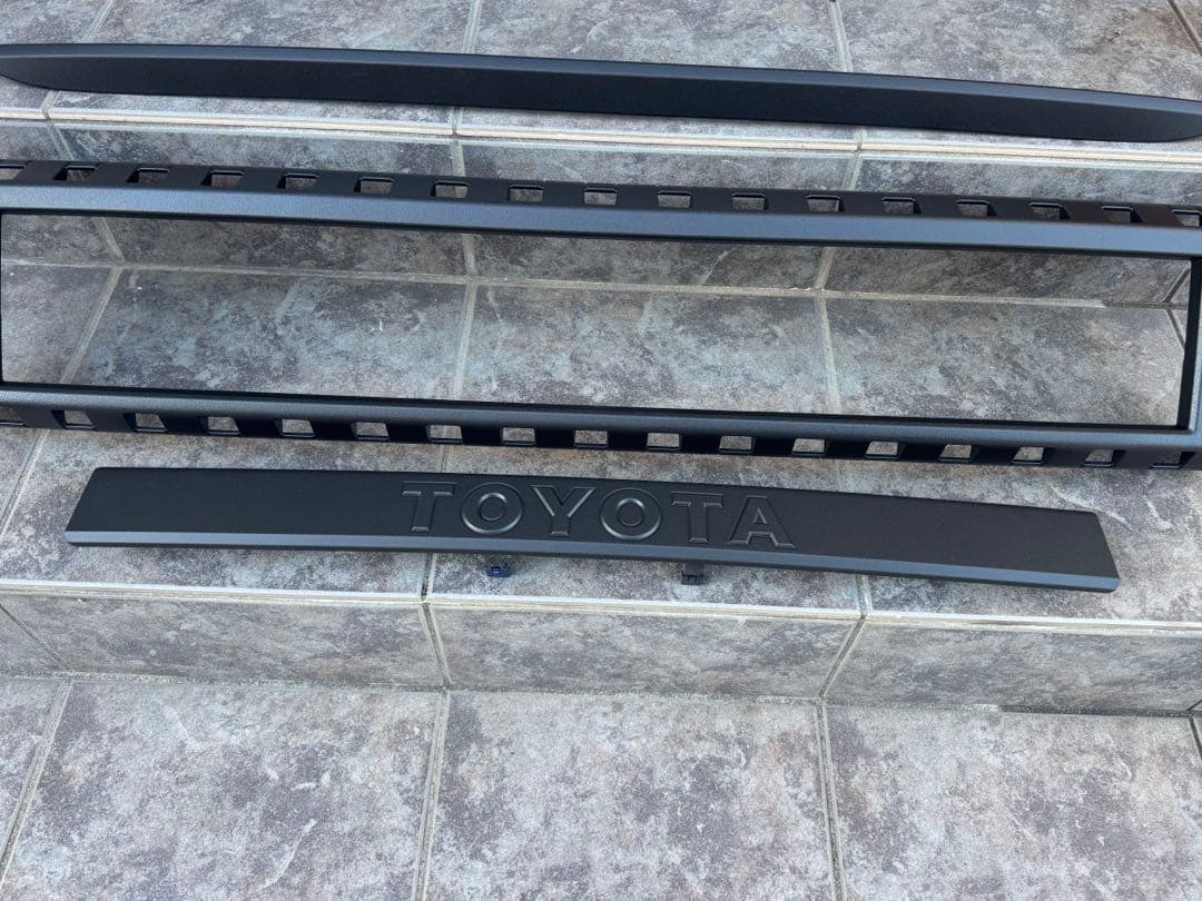 ランドクルーザー250 グリル　ラプターライナー塗装