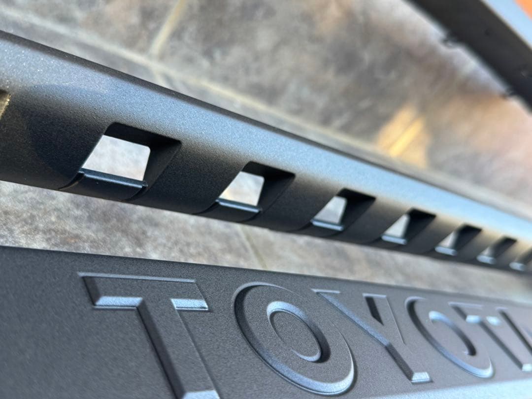 ランドクルーザー250 グリル　ラプターライナー塗装