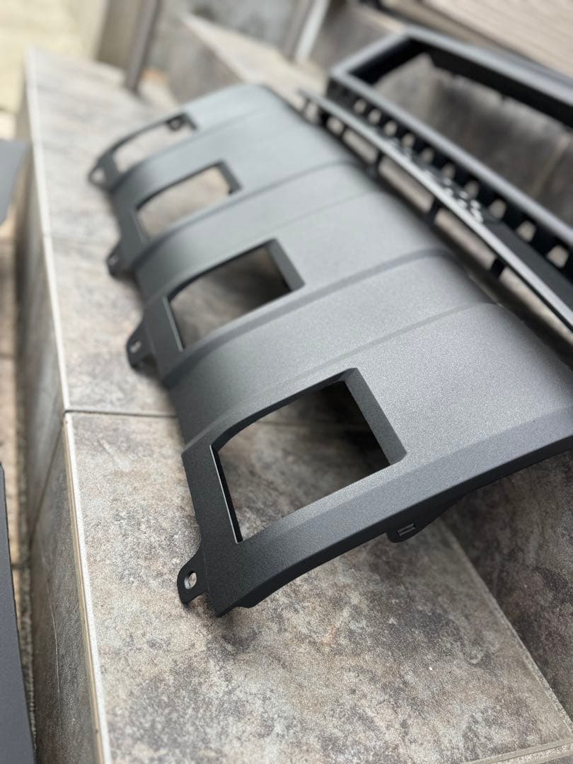 ランドクルーザー250 グリル　ラプターライナー塗装