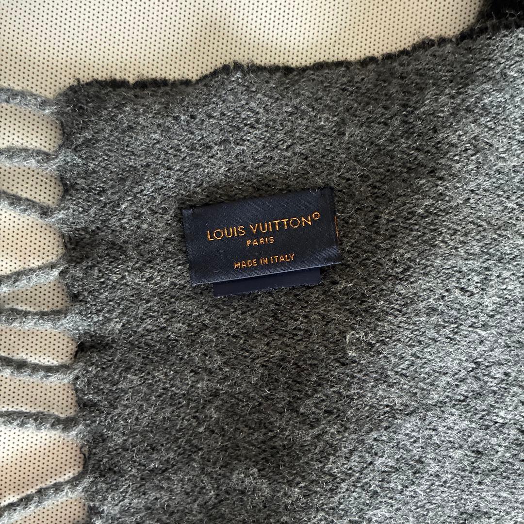 LOUIS VUITTON グレー ロゴマフラー