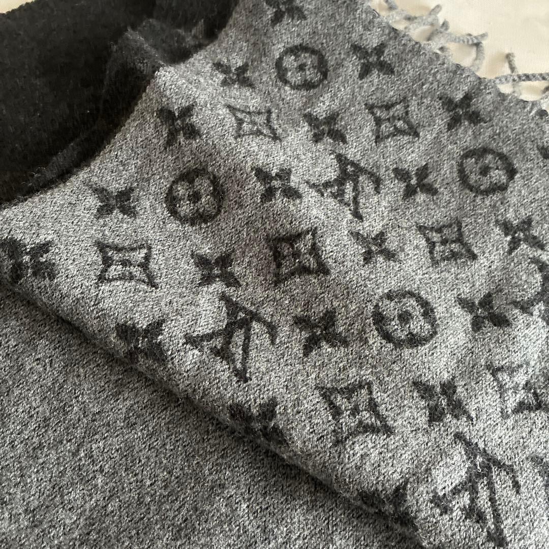 LOUIS VUITTON グレー ロゴマフラー