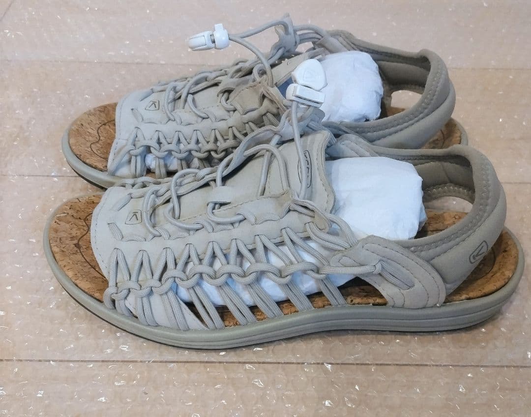 KEEN　キーン　ユニークツーオーティー ベージュ　27.5センチ
