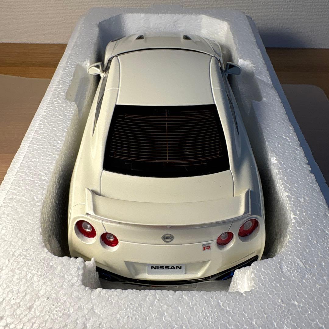 京商　samurai 日産　GT-R R35 ホワイト　1/18 ミニカー