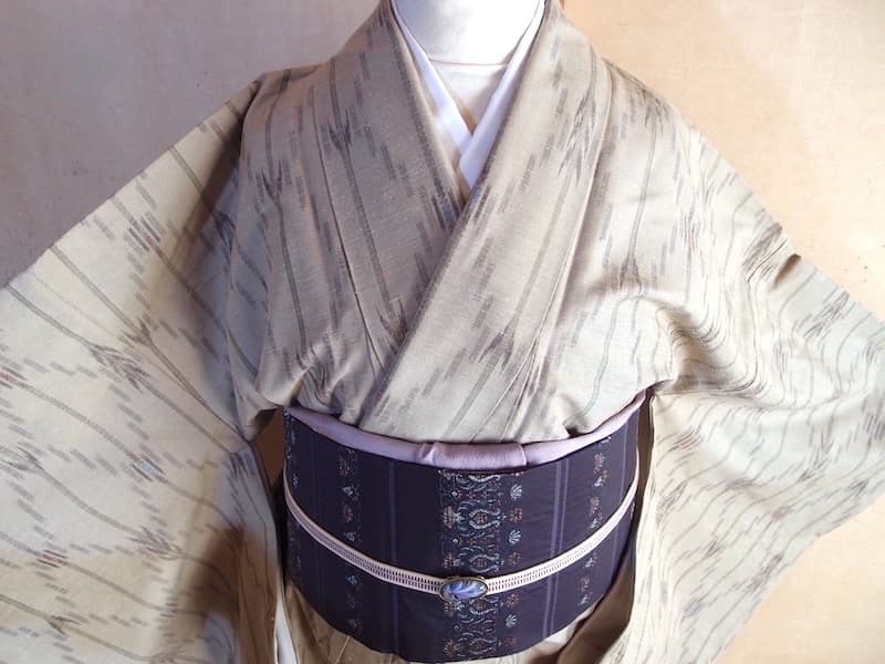 変わり織り九寸名古屋帯（横段に抽象文）正絹美品