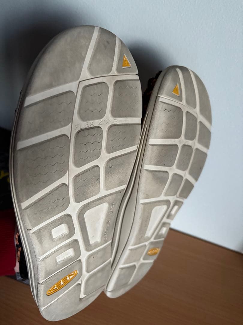 KEEN UNEEK × END. 別注モデル / US9.5（27.5cm）