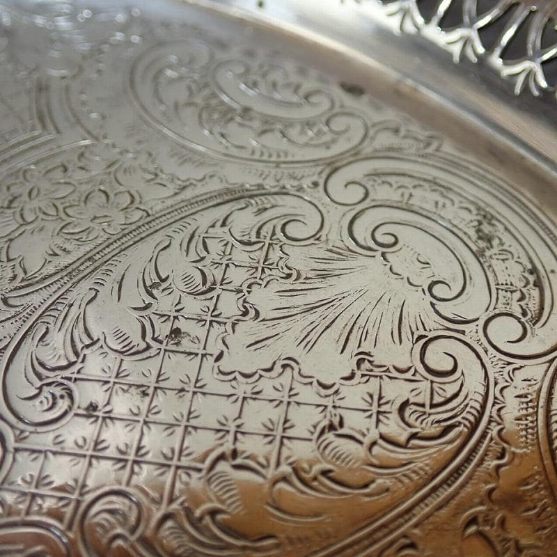 RU-5081　マッピン&ウェッブ　シルバートレイ　彫刻&透かし　Φ27㎝ 。