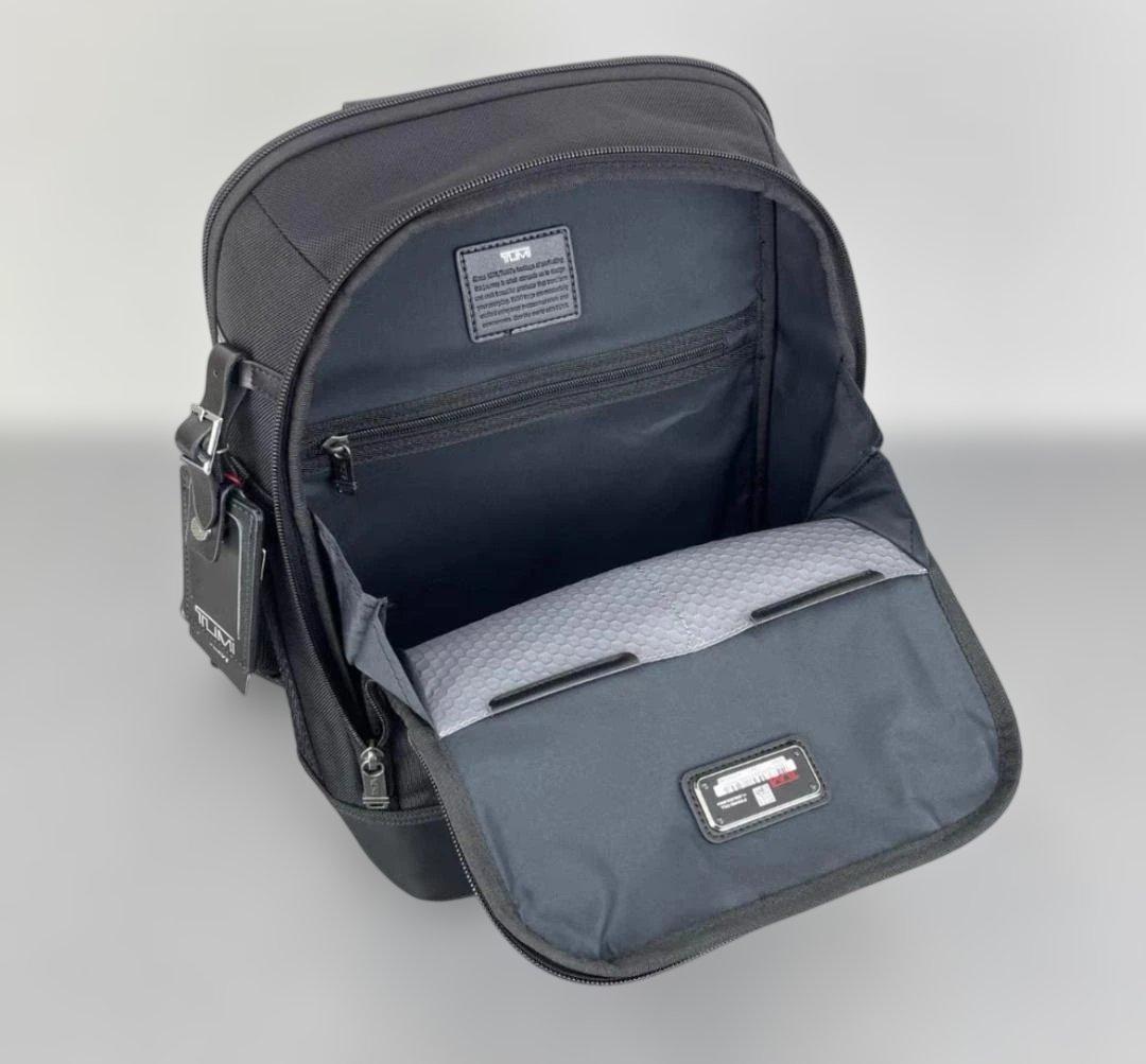 TUMIコンパクトスリムバックパック